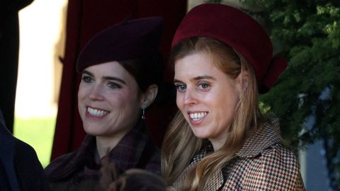 Las princesas Beatriz y Eugenia, en la misa de Navidad 
