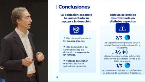 El investigador de la Universidad de Navarra Jorge S. L�pez durante la presentaci�n del estudio �Actitudes de la poblaci�n espa�ola hacia los trasplantes�