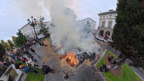 As� fue la tractorada en Oviedo convocada por URA, USAGA, COAG y ASAJA contra el acuerdo de libre comercio entre la Uni�n Europea y los pa�ses del Mercosur