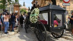 Un coche de caballos port� el f�retro de Mar�a Jim�nez hasta el cementerio de San Fernando