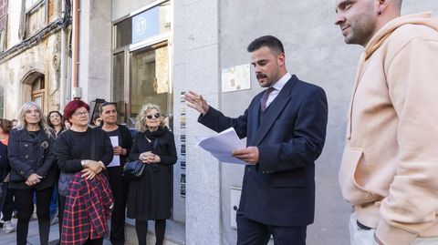 Un intre da ruta por Carballo seguindo os pasos de C�ndido Gonz�lez Tiradas. Na imaxe, Hadri�n Garc�a, gu�a, na s�a intervenci�n teatralizada 