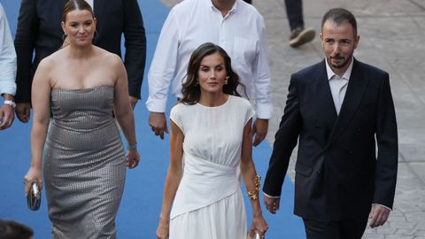 Letizia con la presidenta de Balerares Marga Prohens y Jaume Ripoll, director del festival