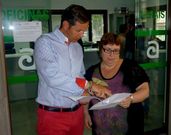 Xos� Mi�ones y Pilar Candocia presentaron el recurso en el Concello.