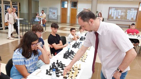 Jimena Abad, en un momento de su partida con Veselin Topalov