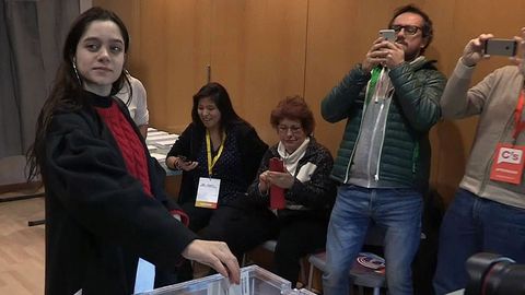 Laura S�nchez, la joven que ha cedido su voto al expresidente Carles Puigdemont, que permanece en Bruselas
