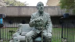 Estatua que recuerda a Borges en los jardines de la Biblioteca Nacional de la Repblica Argentin