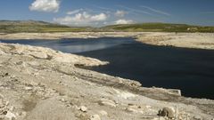 El embalse de Cenza, en Vilario de Conso, al 15 % de su capacidad