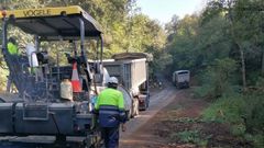 Imagen de archivo de asfaltado en carreteras rurales
