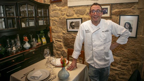 Pablo Losada hered� hace 15 a�os el negocio de sus padres (Miguel y Gina, en las fotos en blanco y negro).