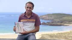 Jes�s Busto con su nuevo libro