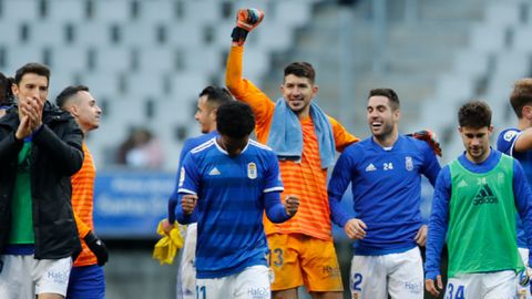 Toche Champagne Barcenas Johannesson Jimmy Real Oviedo Cadiz Carlos Tartiere.Los futbolistas azules celebran la victoria frente al C�diz