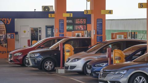 Las estaciones de servicios registraron ayer una asistencia inusual para un domingo