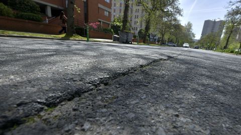 Mal estado del asfalto en Salvador de Madariaga, 
