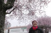 A Mar�a le encanta contemplar la plazuela de San Clemente recogida y ajena al p�rking. 