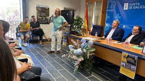 Ignacio Vilar (de pie) durante su intervencin en el acto.
