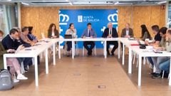 El conselleiro, Rom�n Rodr�guez (centro), presidi� el encuentro, rodeado de su equipo. De izquierda a derecha: Eugenia P�rez, directora xeral de FP; Judith Fern�ndez, directora xeral de Ordenaci�n; Manuel Vila, secretario xeral t�cnico de la conseller�a y�Jes�s Manuel �lvarez B�rtolo , director xeral de Centros e Recursos Humanos