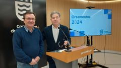 El concejal de Facenda, Raimundo Gonz�lez Carballo, y el alcalde de Pontevedra, Miguel Anxo Fern�ndez Lores, presentaron este viernes el proyecto de presupuestos para el 2024