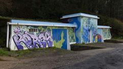 Alguien grafite� su nombre sobre la obra situada en la carretera al faro 