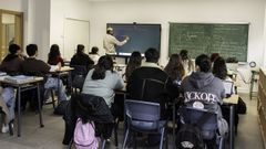 Un aula de un instituto en una foto de archivo