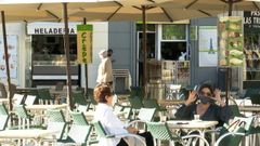 Un bar de Valencia, donde la hosteler�a tiene que cerrar a las cinco de la tarde