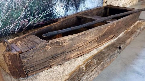 La barca de Antela cedida al ecomuseo del Pazo de Arxeriz es uno de los dos nicos ejemplares de este tipo de embarcacin tradicional que se muestran al pblico en toda Galicia. El otro se encuentra en el Museo da Limia, en el municipiuo ourensano de Vilar de Santos