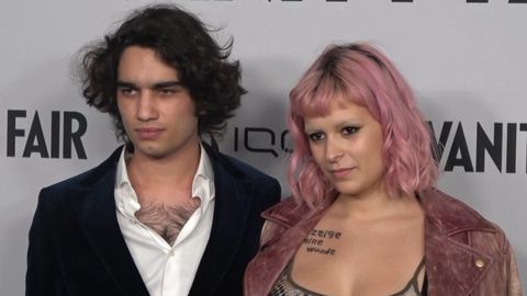 Nicol�s Martos y Dora Postigo posan juntos por primera vez en el Festival de M�laga. Se trata del nieto de Raphael y la hija de la malograda Bimba Bos�