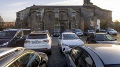 El Ayuntamiento aportar� tambi�n soluci�n a la ocupaci�n del atrio de la Colexiata de Sar en la zona del campo de f�tbol