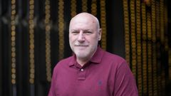 Alan Parks naci� en 1963 en Johnstone, cerca de Glasgow.