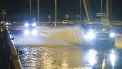Las alcantarillas del puente blanco acostumbran a desbordarse