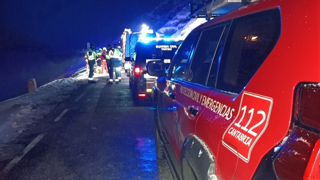 Mueren cuatro jóvenes al despeñarse el coche en el que viajaban por una ladera en Cantabria