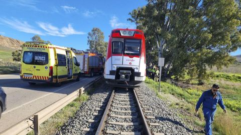 Un tren choca contra una gr�a en Alumbres, en Cartagena