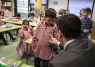 Rodr�guez brome� con los m�s peque�os en su visita al Golmar. 