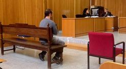 El procesado, en el banquillo de los acusados de la Audiencia Provincial. 