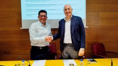 Rubn Campo, de la asociacin funeraria, y Jos Luis Outomuro, de Abanca. 