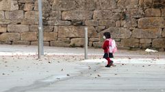 Y la mascarilla se convirti� en parte de la indumentaria de los m�s peque�os