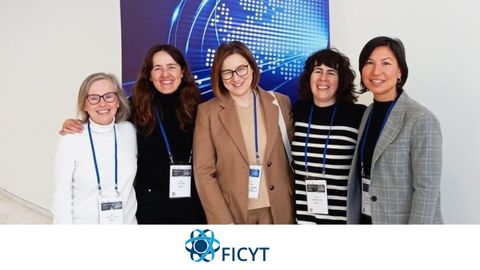 De Izquierda a Derecha. Elena Suárez, Inés Rey, Mercedes Díaz (Directora), María González y Floriane Nguyen.<br />