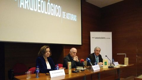 El comisario para la reestructuraci�n del Museo de Covadonga y ex abad del Real Sitio, Juan Jos� Tu��n, ha puesto en valor la utilidad de la lengua asturiana para expresar sentimientos religiosos y ha destacado como a lo largo de la historia este idioma ha sido utilizado para tal fin