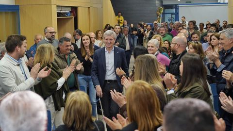 El líder del PPdeG, en la sede popular de Ourense.