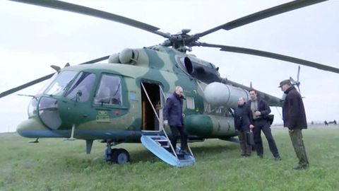 Putin visita los cuarteles centrales en Jers�n y Lugansk