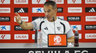 Luis Garc�a Plaza, durante una rueda de prensa del Sevilla de esta temporada.