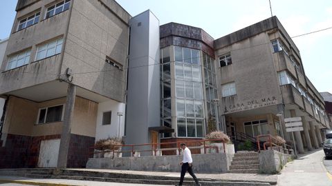 Edificio de la Casa del Mar de Rianxo ocupada ahora por distintos colectivos