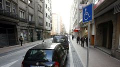 La solicitud de tarjetas para aparcar en plazas para personas con movilidad reducida es la m�s com�n de las llamadas al tel�fono de Benestar Social