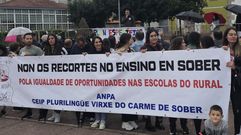 Unha protesta de familias con alumnos no colexio de Sober