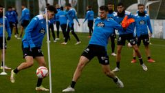 Trilli y Jaime pugnan por el bal�n en un entrenamiento