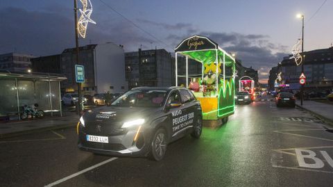 Ilusionante espera y recorrido de los Reyes por Carballo