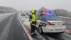 Imagen de noviembre del a�o pasado en la autov�a A-52, cuando tambi�n se registraron importantes nevadas