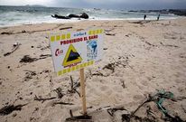 En O Grove ya comenzaron a retirar los carteles de aviso de las playas afectadas.