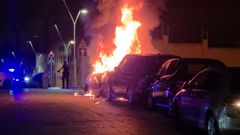 Un veh�culo en llamas en Ceuta oblig� a la intervenci�n de los bomberos y la polic�a.