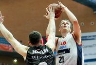 Dairis Bertans y Adam Waczynski, dos ca�oneros en un buen momento de forma. 