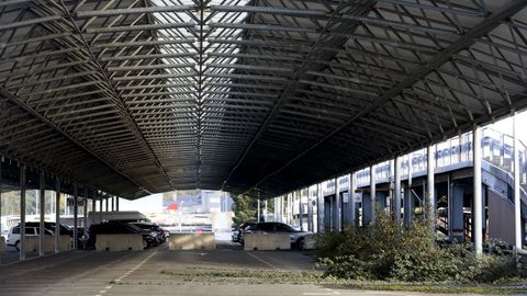 La vegetacin crece descontrolada en las viejas instalaciones